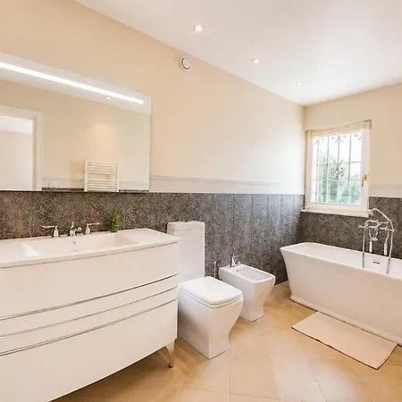 Villa Bienvenuty In Cap D'antibes With Sea View Antibes