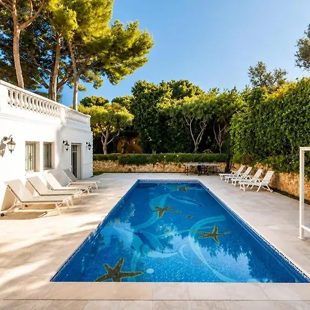 Villa Bienvenuty In Cap D'antibes With Sea View